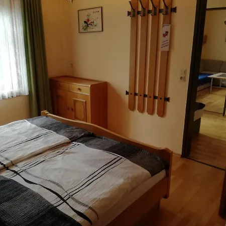 Otel Kirchenwirt Lackenhof