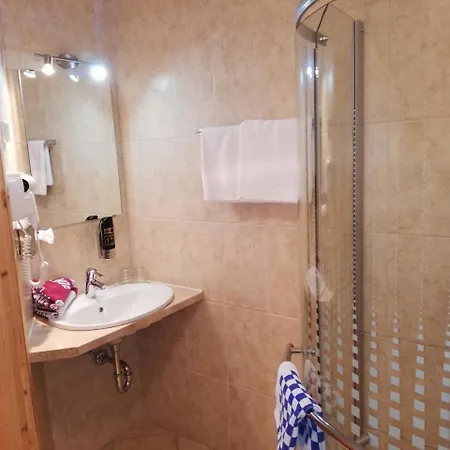 Otel Kirchenwirt Lackenhof