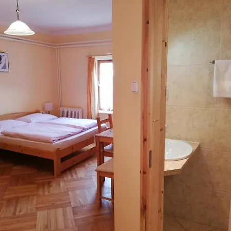 Otel Kirchenwirt Lackenhof